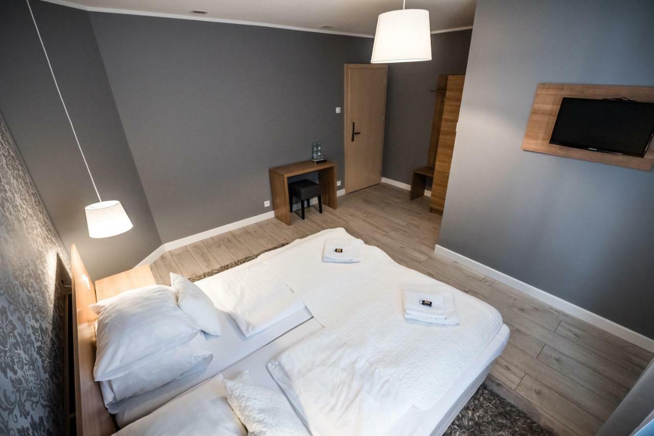 Restauracja Pod Kogutem Hotell Poniatowa Eksteriør bilde