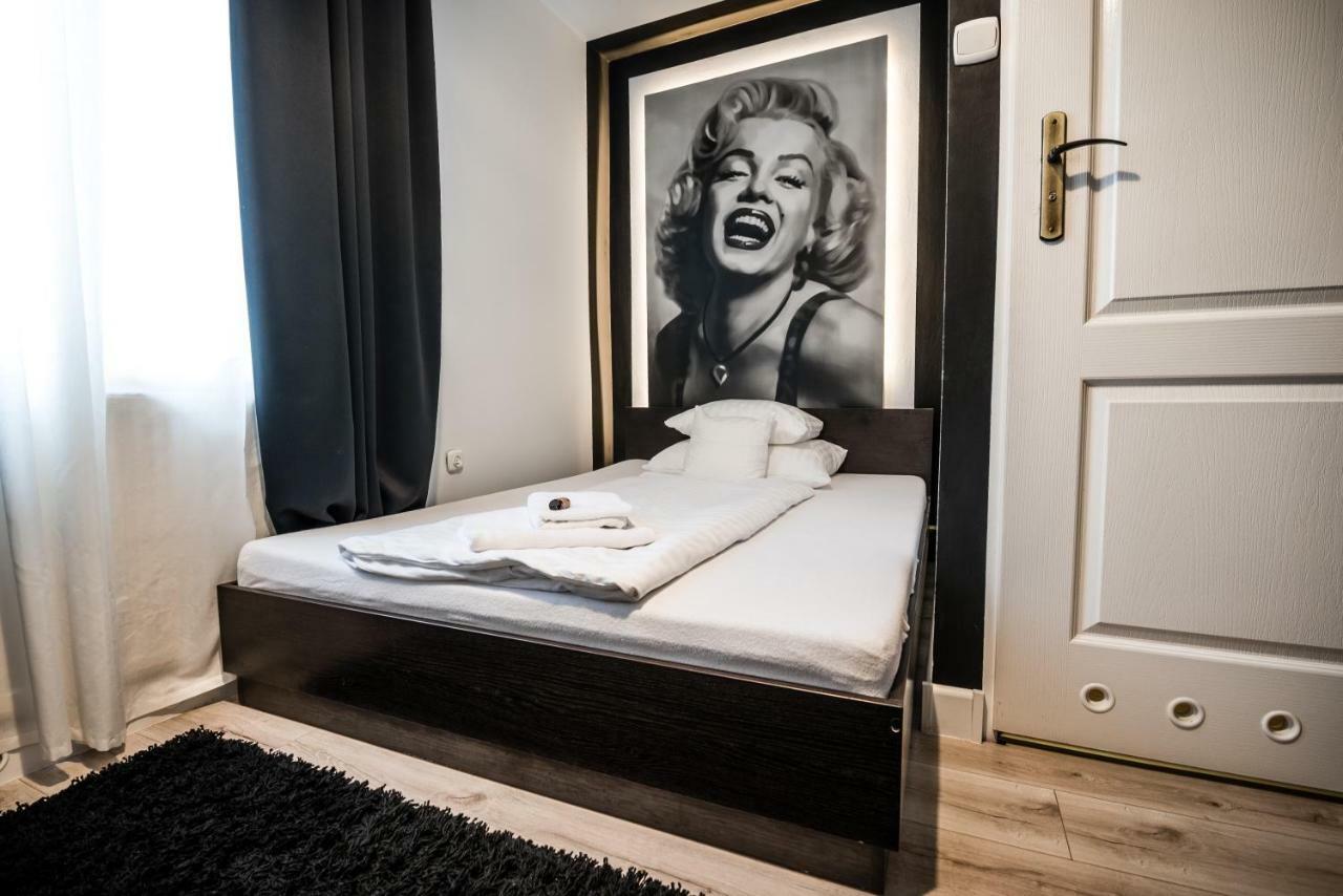 Restauracja Pod Kogutem Hotell Poniatowa Eksteriør bilde