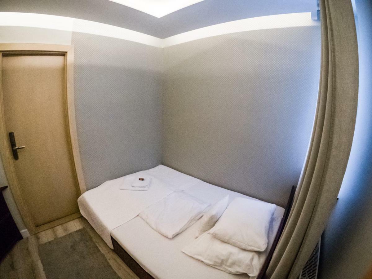 Restauracja Pod Kogutem Hotell Poniatowa Eksteriør bilde