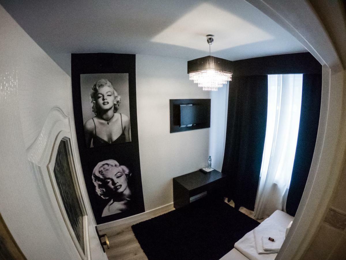 Restauracja Pod Kogutem Hotell Poniatowa Eksteriør bilde